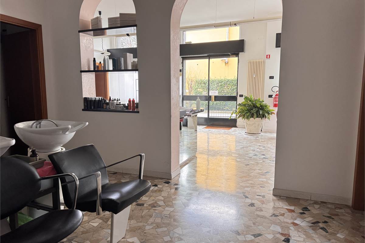 Ampio locale trasformabile in trilocale a Erba