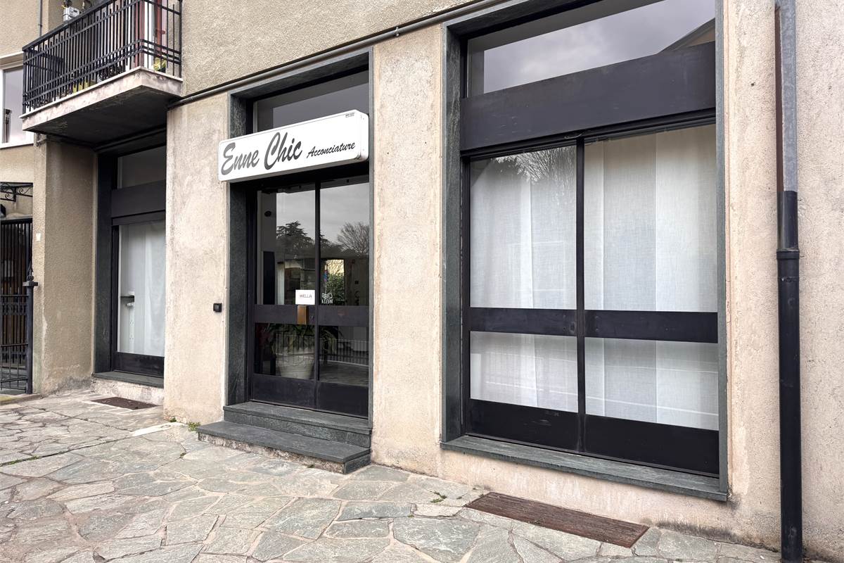 Ampio locale trasformabile in trilocale a Erba