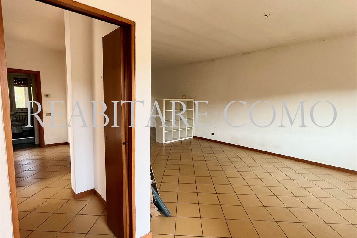 LIPOMO, PORZIONE DI VILLA  CON LABORATORIO