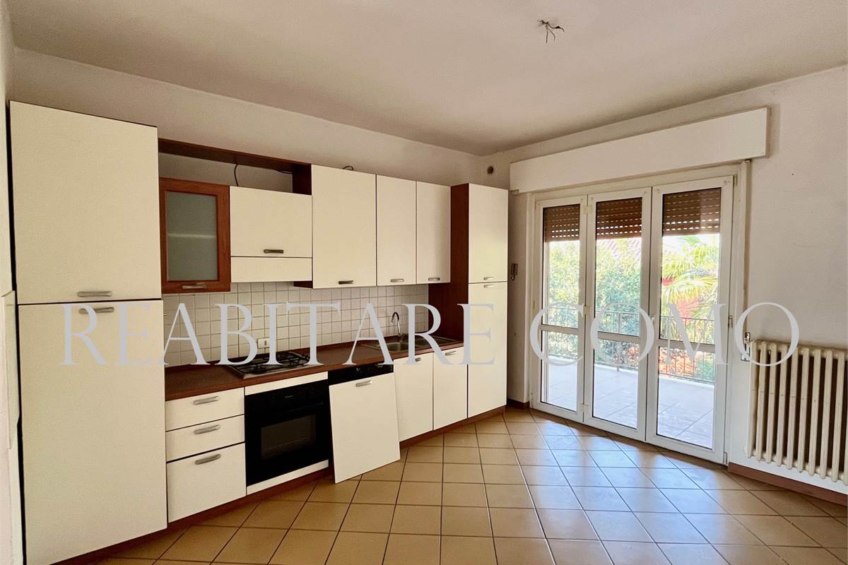 LIPOMO, PORZIONE DI VILLA  CON LABORATORIO