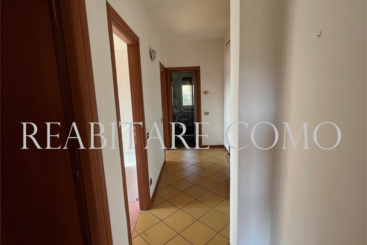 LIPOMO, PORZIONE DI VILLA  CON LABORATORIO