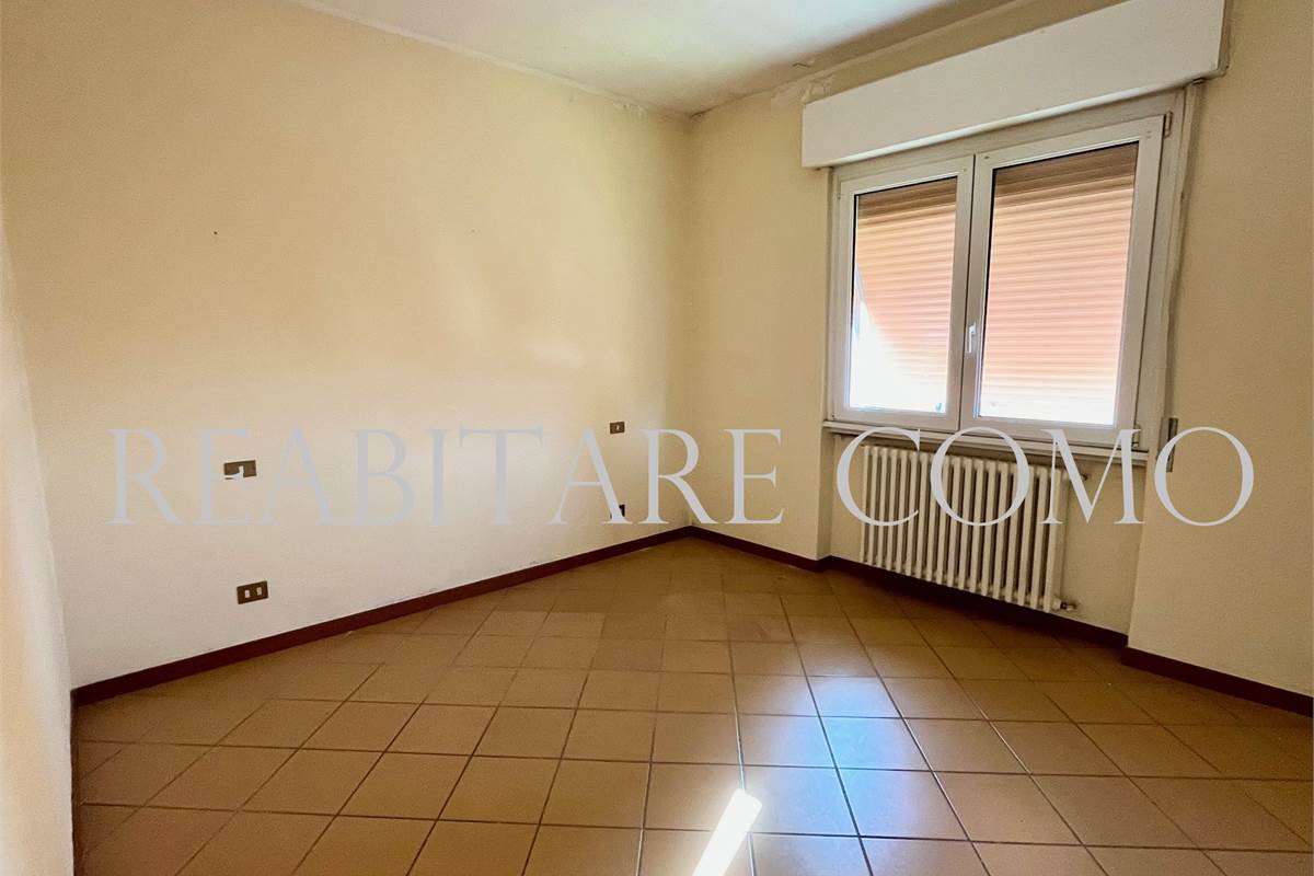 LIPOMO, PORZIONE DI VILLA  CON LABORATORIO