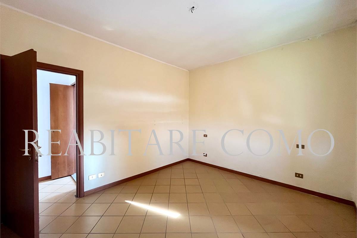 LIPOMO, PORZIONE DI VILLA  CON LABORATORIO