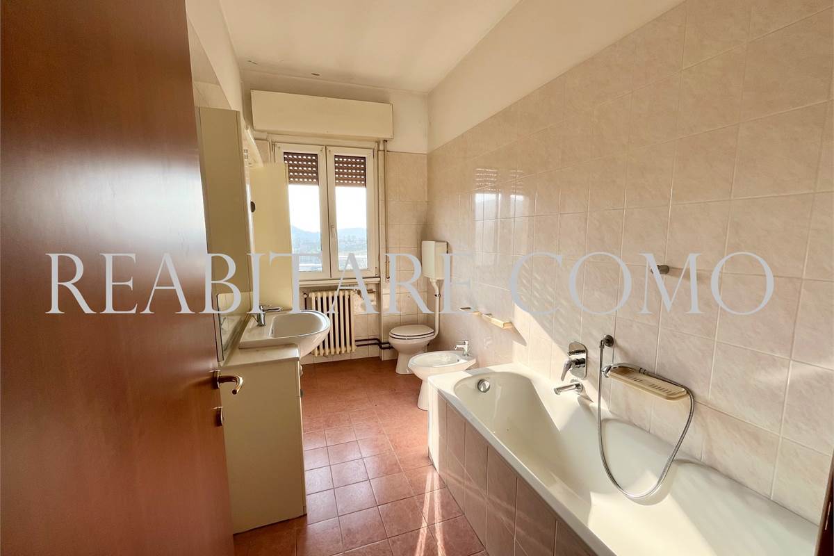 LIPOMO, PORZIONE DI VILLA  CON LABORATORIO