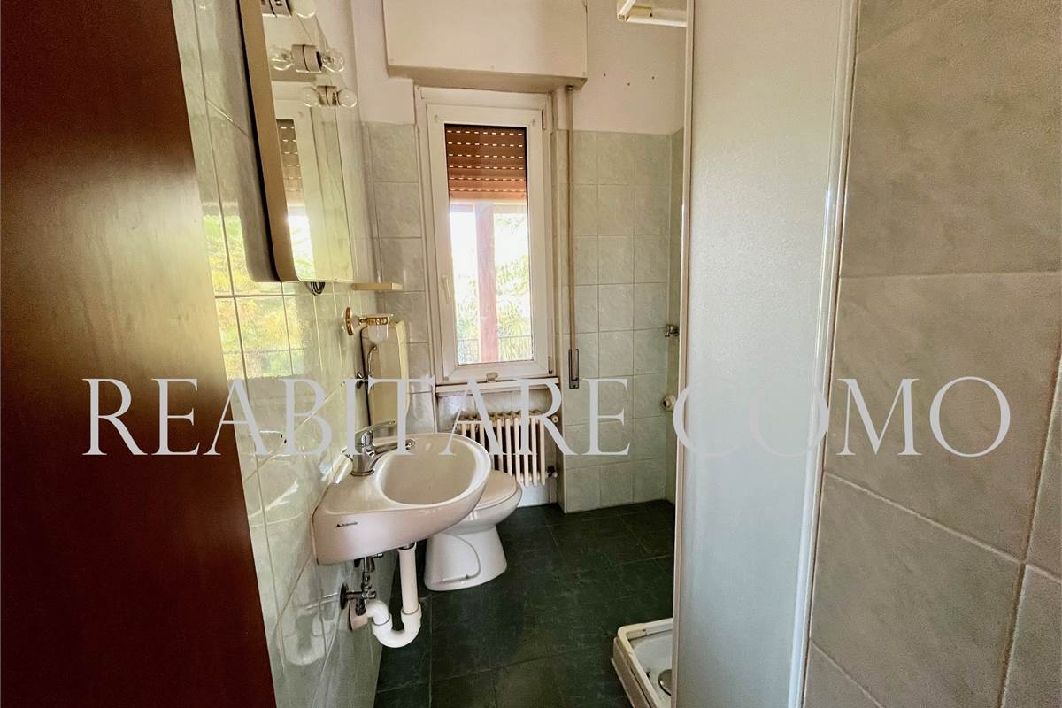 LIPOMO, PORZIONE DI VILLA  CON LABORATORIO