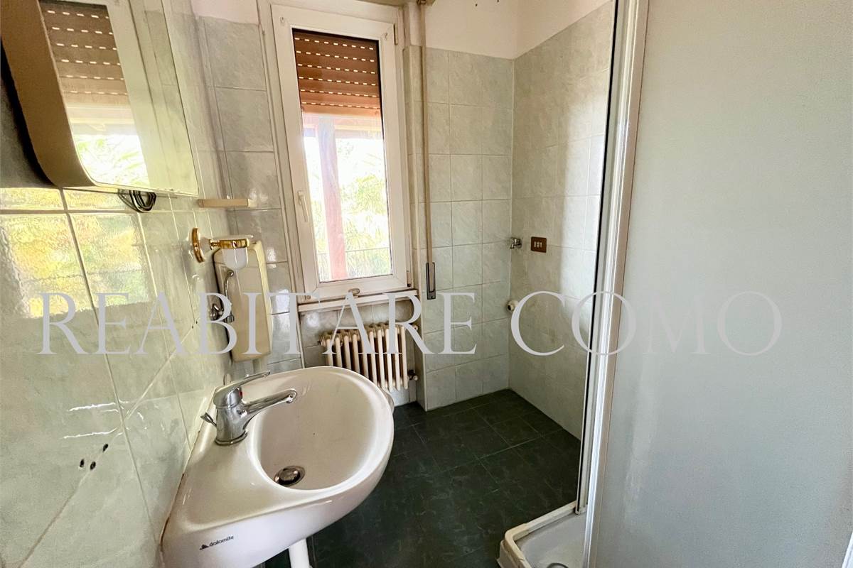 LIPOMO, PORZIONE DI VILLA  CON LABORATORIO