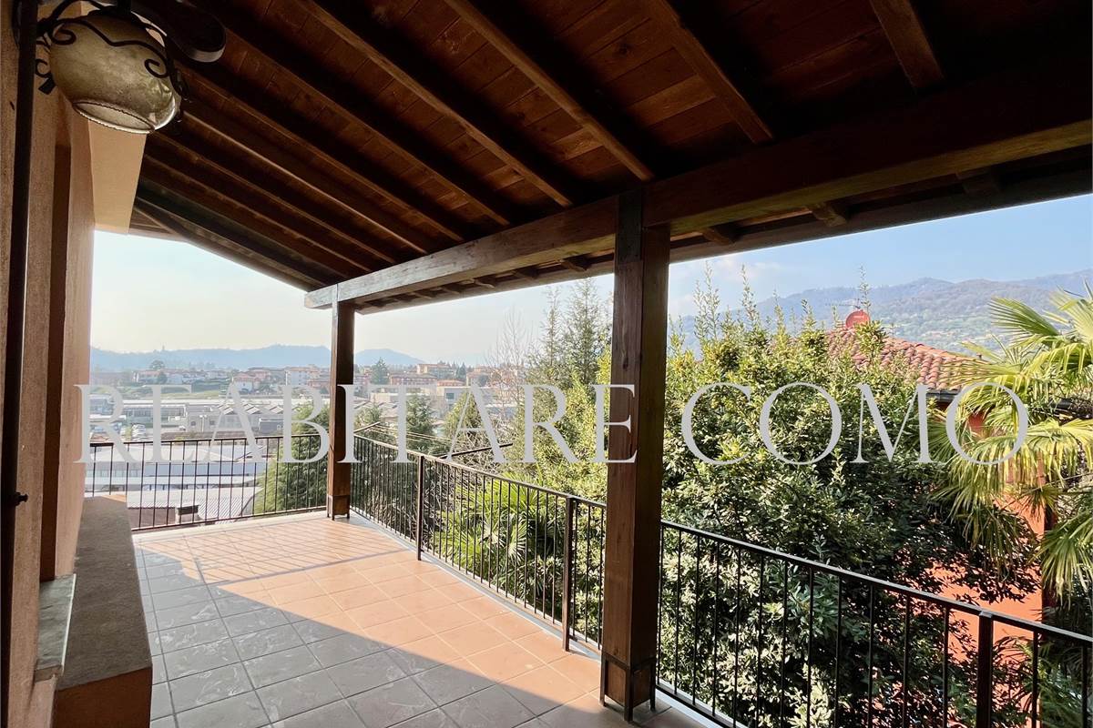 LIPOMO, PORZIONE DI VILLA  CON LABORATORIO