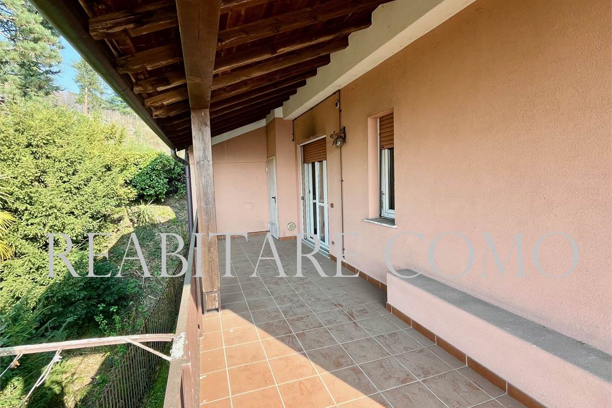 LIPOMO, PORZIONE DI VILLA  CON LABORATORIO