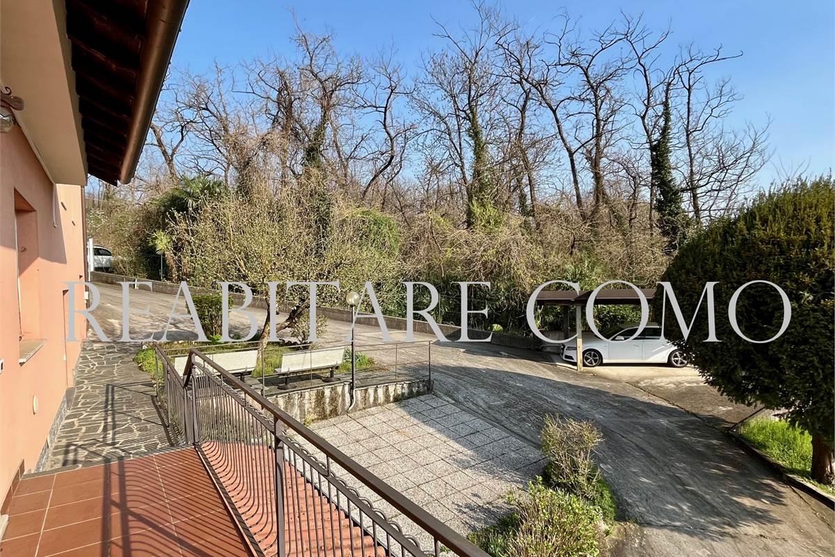 LIPOMO, PORZIONE DI VILLA  CON LABORATORIO