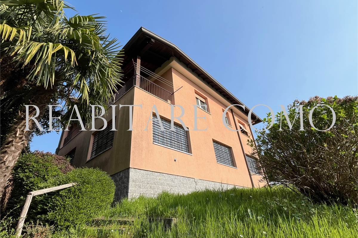 LIPOMO, PORZIONE DI VILLA  CON LABORATORIO