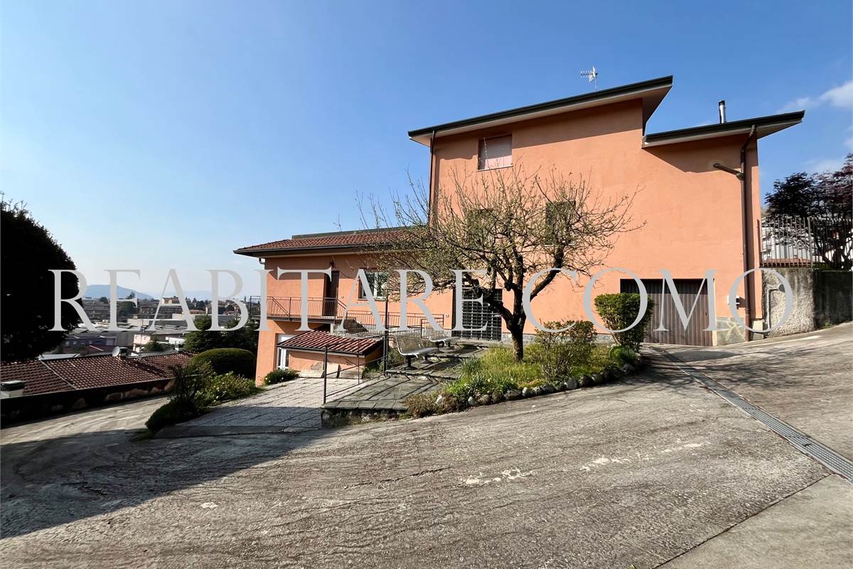 LIPOMO, PORZIONE DI VILLA  CON LABORATORIO