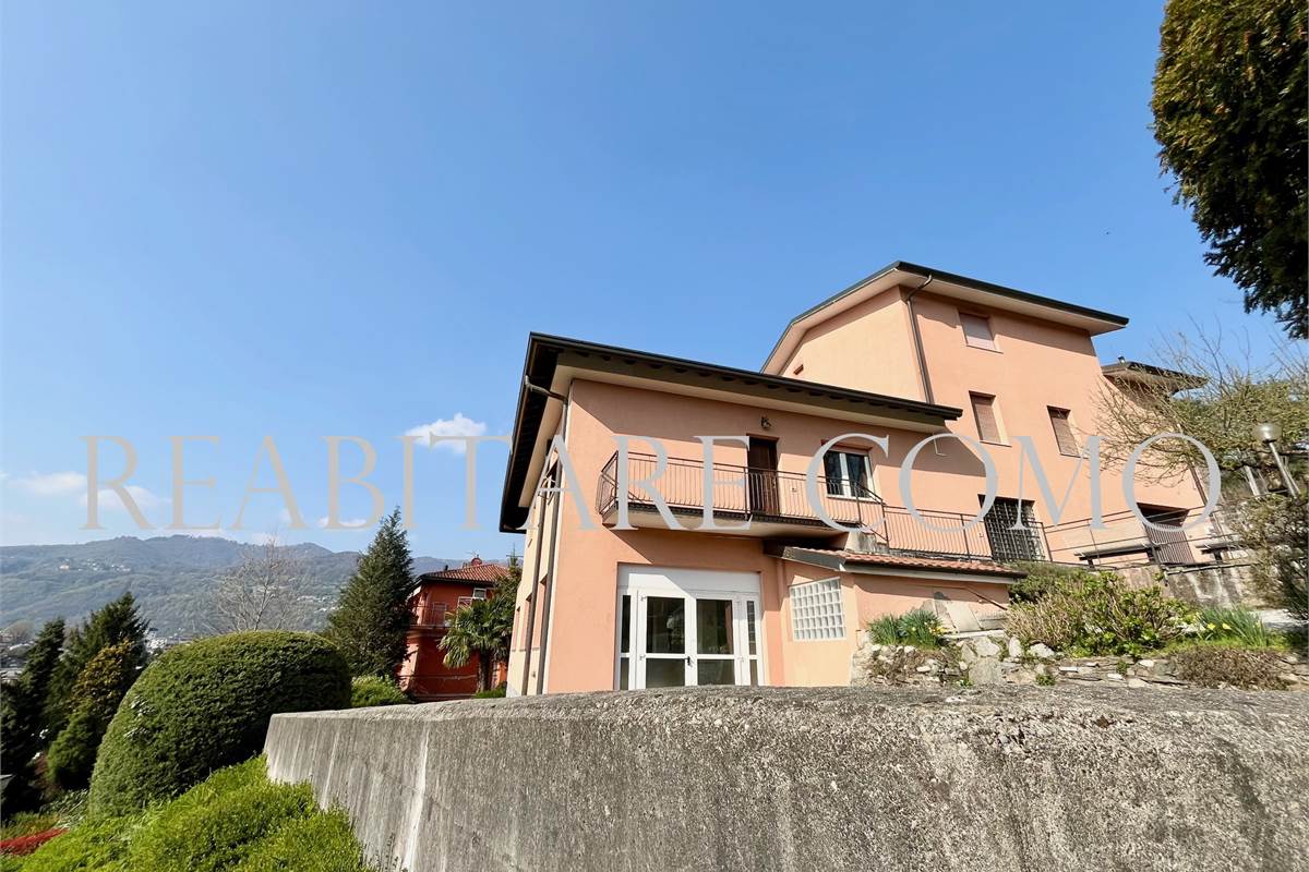 LIPOMO, PORZIONE DI VILLA  CON LABORATORIO