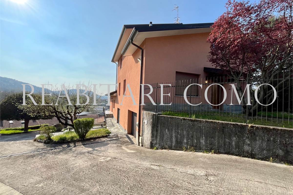 LIPOMO, PORZIONE DI VILLA  CON LABORATORIO