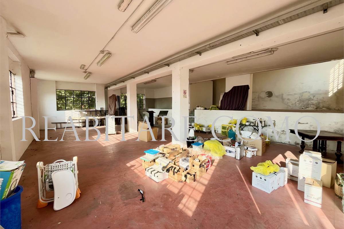 LIPOMO, PORZIONE DI VILLA  CON LABORATORIO