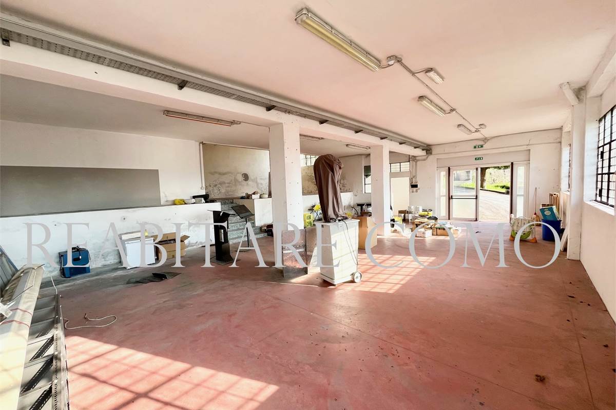 LIPOMO, PORZIONE DI VILLA  CON LABORATORIO