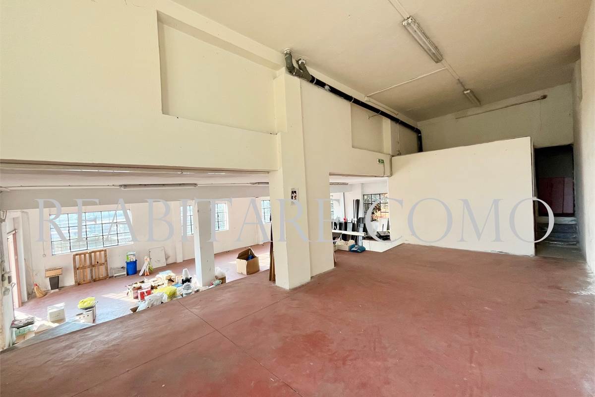 LIPOMO, PORZIONE DI VILLA  CON LABORATORIO