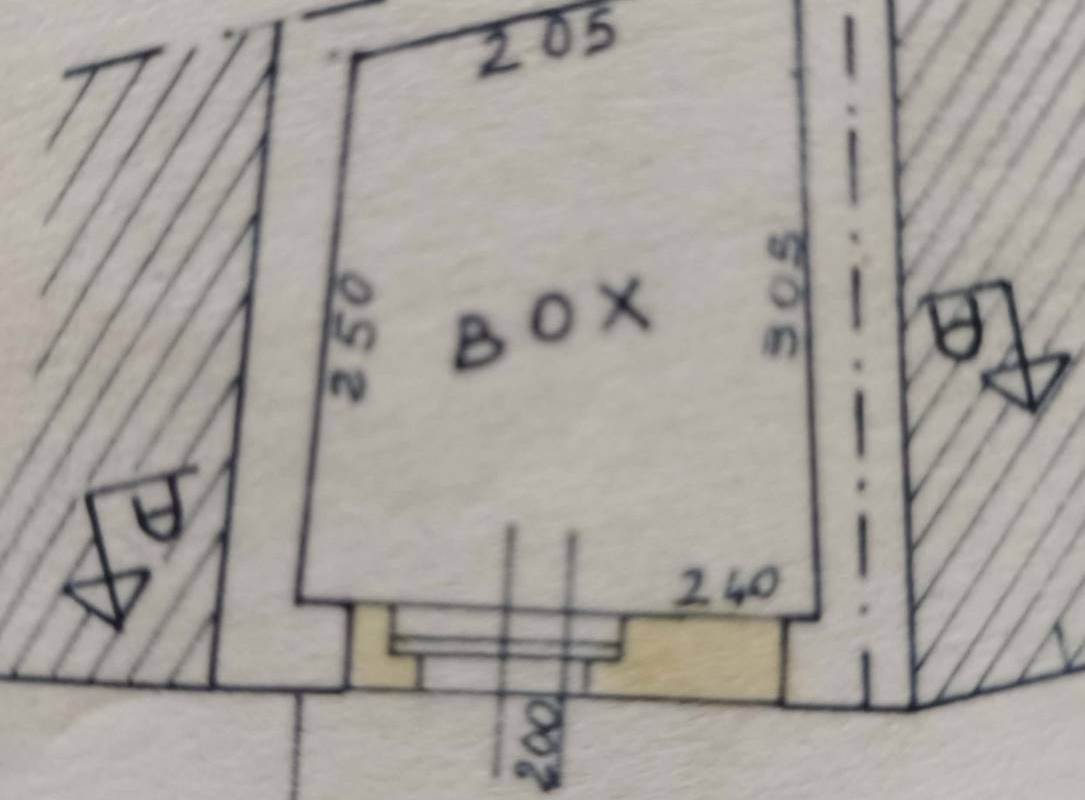 VALBRONA PORZIONE DI CASA CON BOX