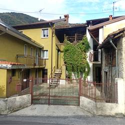 VALBRONA PORZIONE DI CASA CON BOX