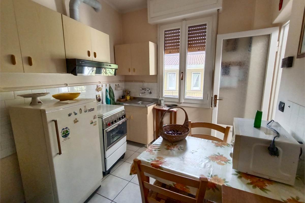 VALBRONA PORZIONE DI CASA CON BOX