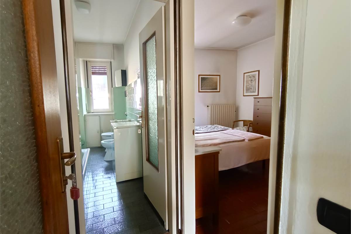VALBRONA PORZIONE DI CASA CON BOX