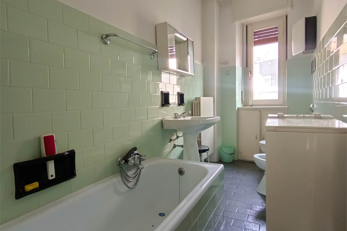 VALBRONA PORZIONE DI CASA CON BOX