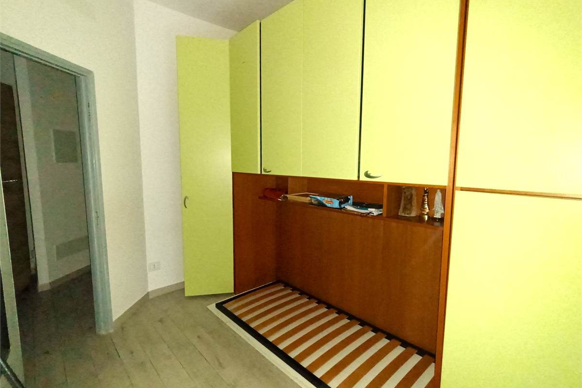 VALBRONA TRILOCALE OTTIMO STATO