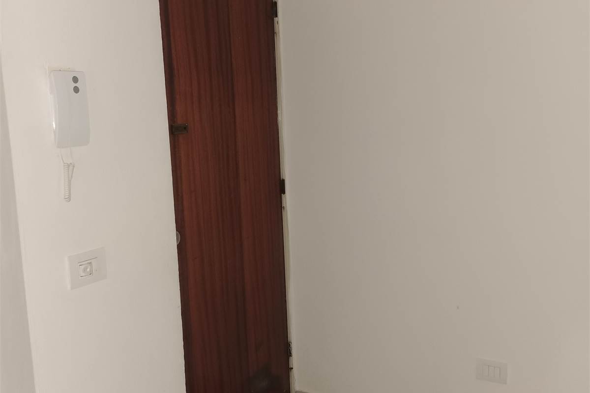 VALBRONA TRILOCALE OTTIMO STATO