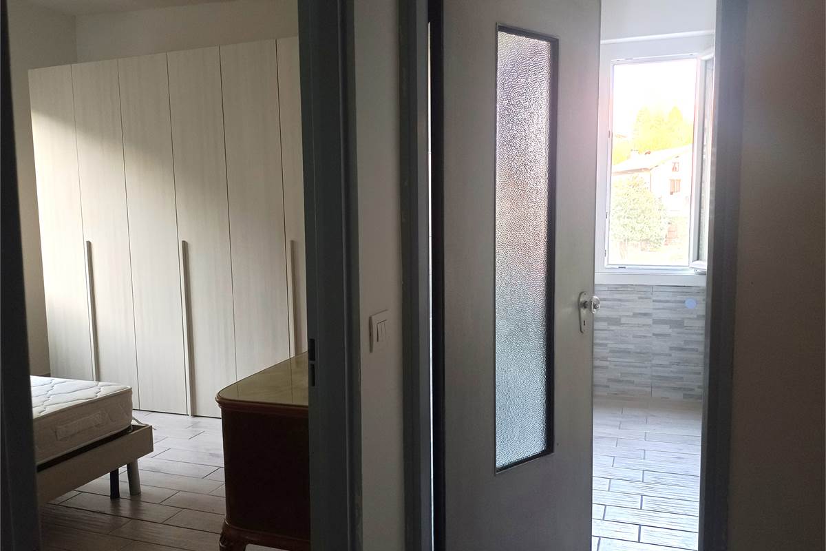 VALBRONA TRILOCALE OTTIMO STATO