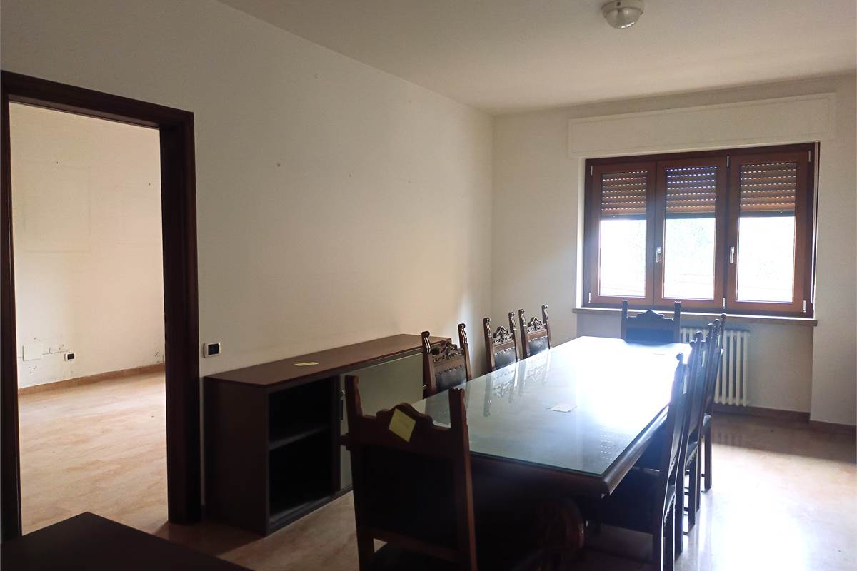 ERBA AFFITTASI UFFICIO