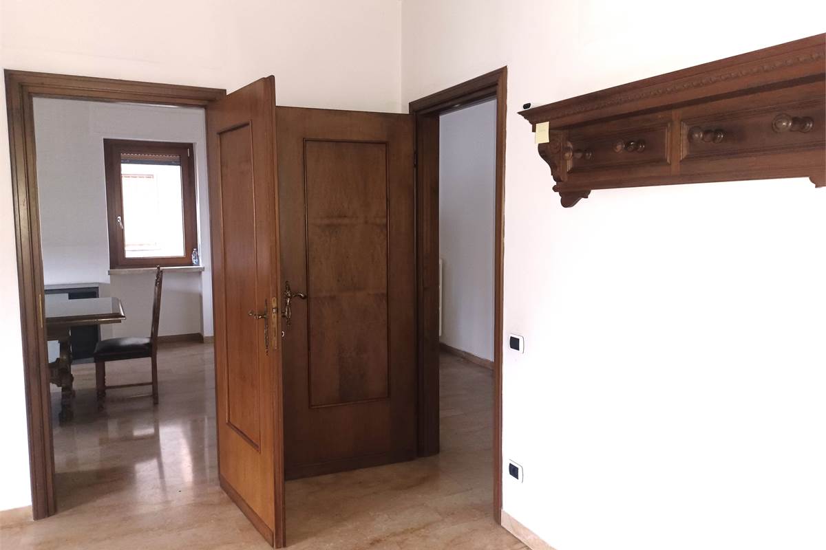 ERBA AFFITTASI UFFICIO