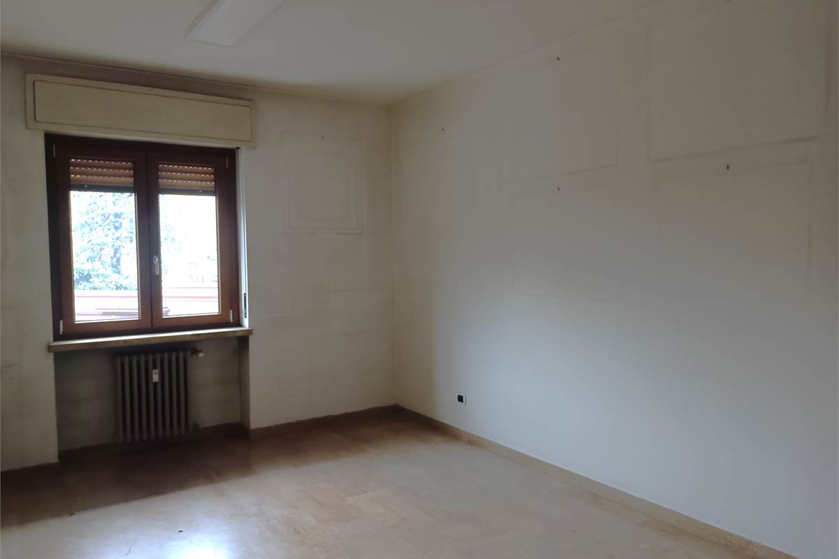 ERBA AFFITTASI UFFICIO