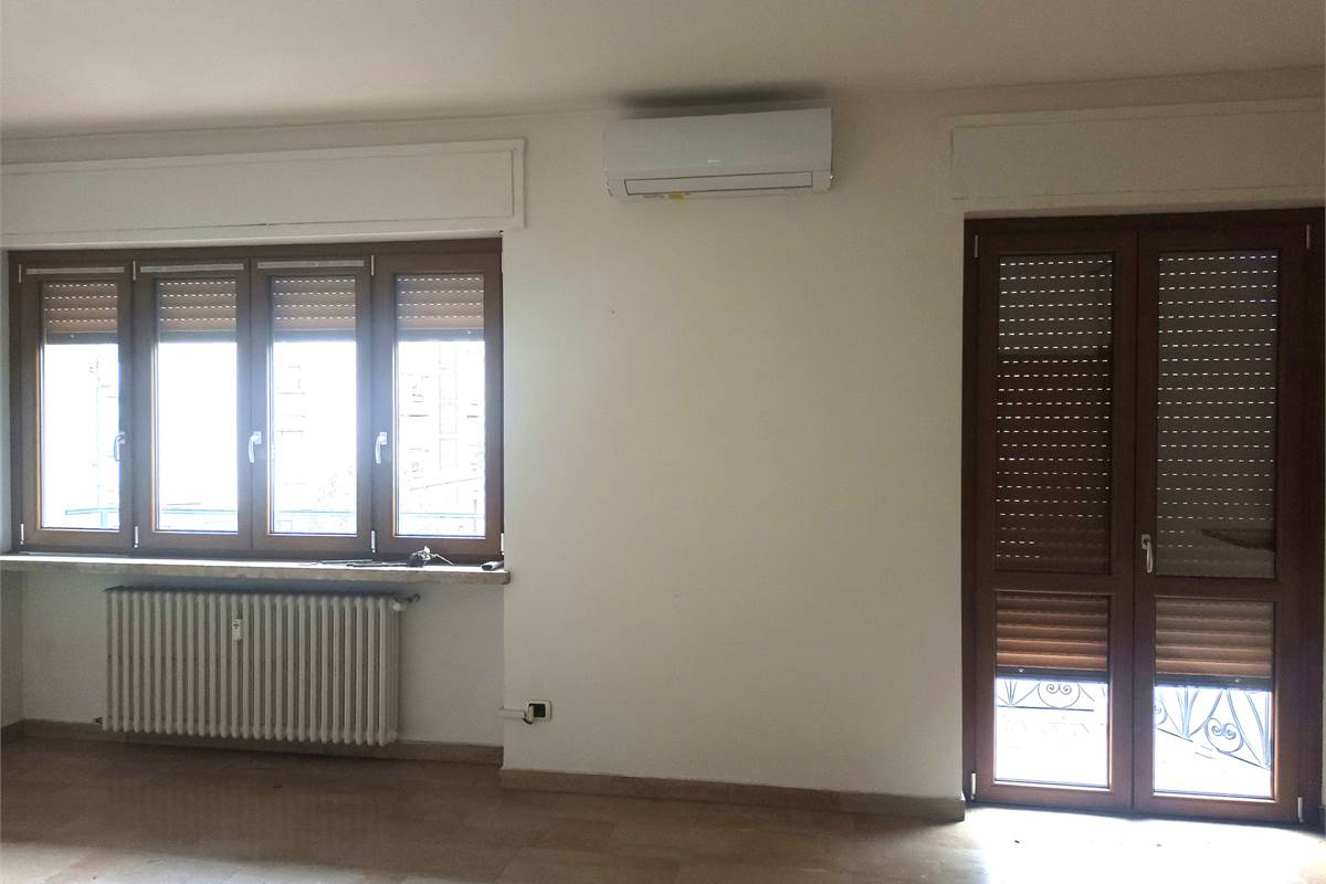 ERBA AFFITTASI UFFICIO