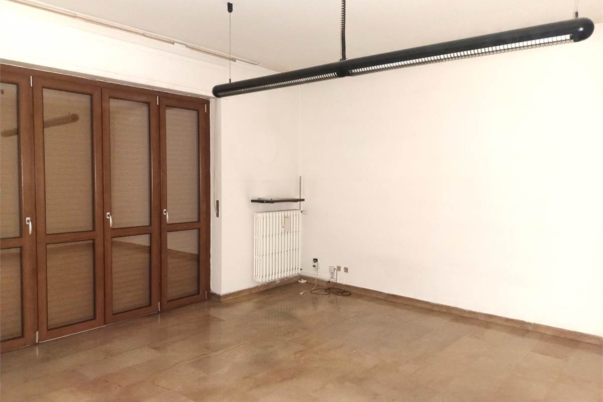 ERBA AFFITTASI UFFICIO