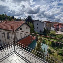 ALBATE TRILOCALE PANORAMICO CON GIARDINO