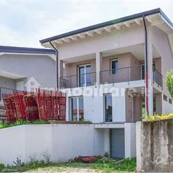 MONGUZZO VILLA SINGOLA CON GIARDINO