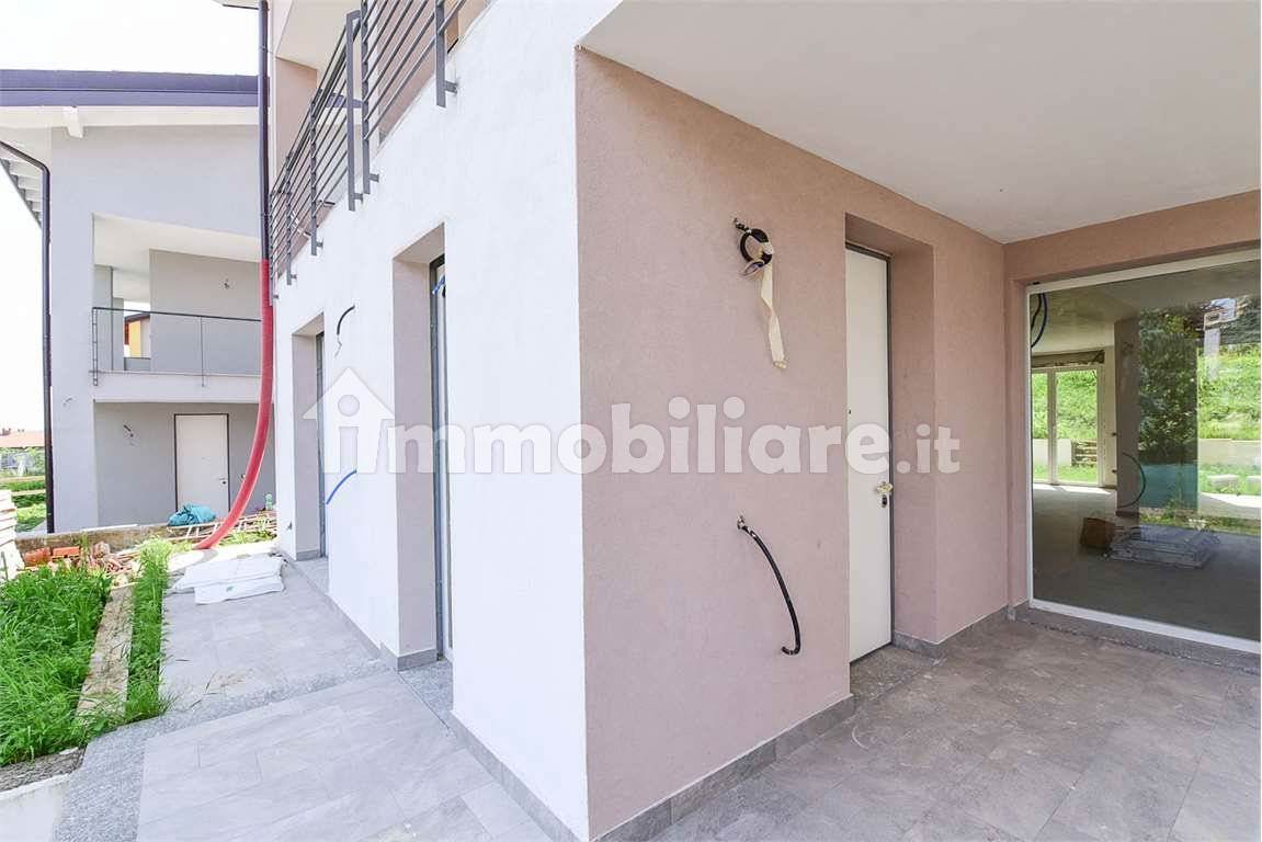 MONGUZZO VILLA SINGOLA CON GIARDINO
