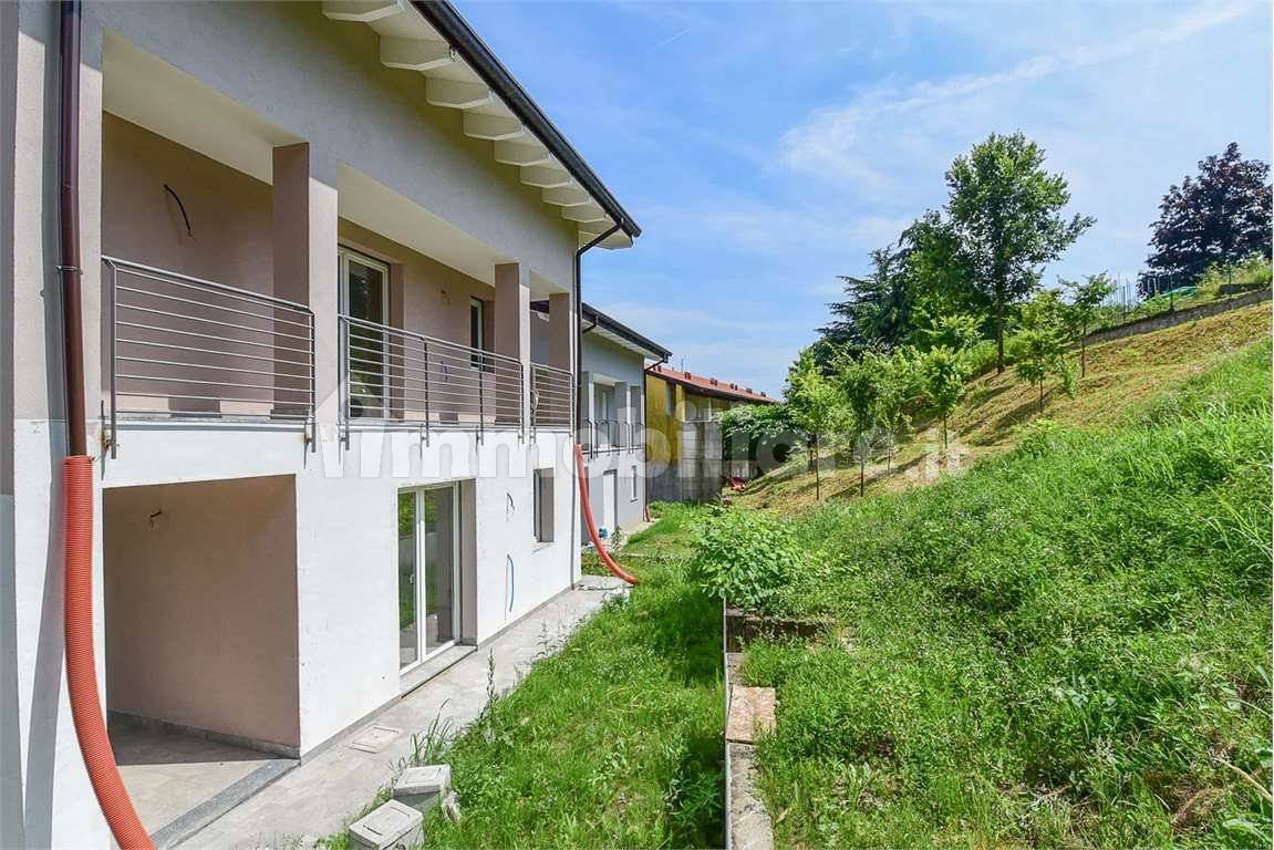MONGUZZO VILLA SINGOLA CON GIARDINO