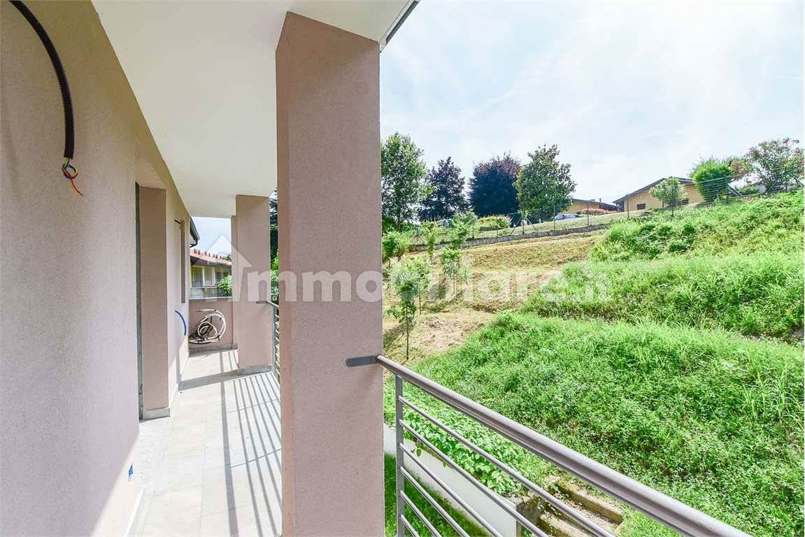 MONGUZZO VILLA SINGOLA CON GIARDINO
