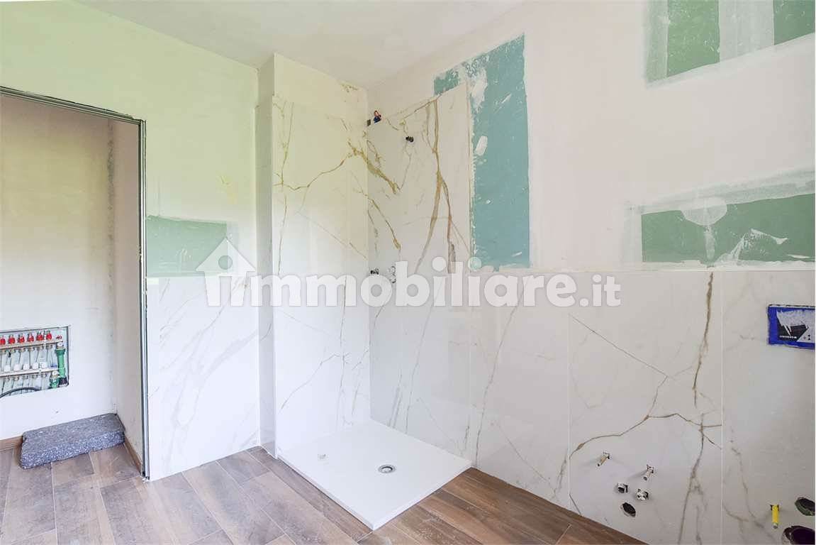 MONGUZZO VILLA SINGOLA CON GIARDINO
