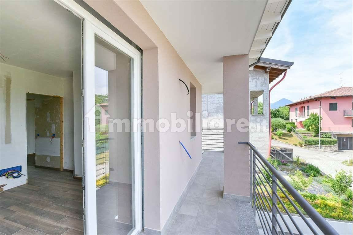 MONGUZZO VILLA SINGOLA CON GIARDINO