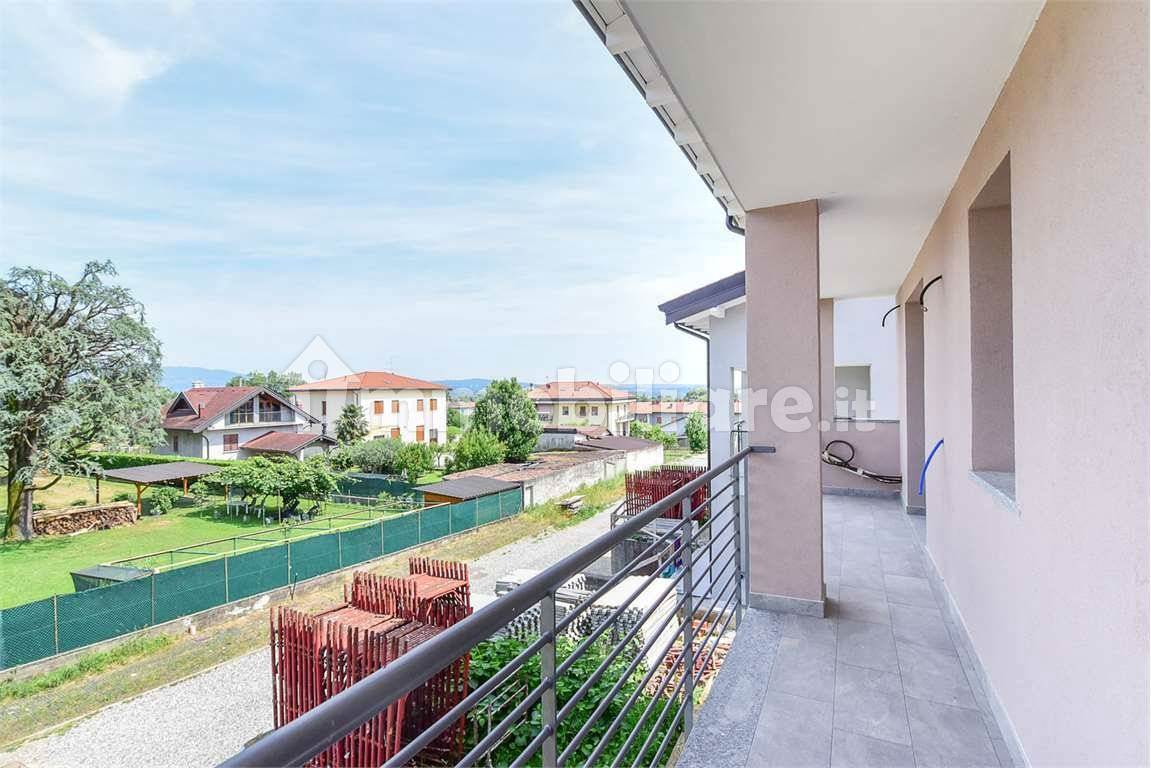 MONGUZZO VILLA SINGOLA CON GIARDINO