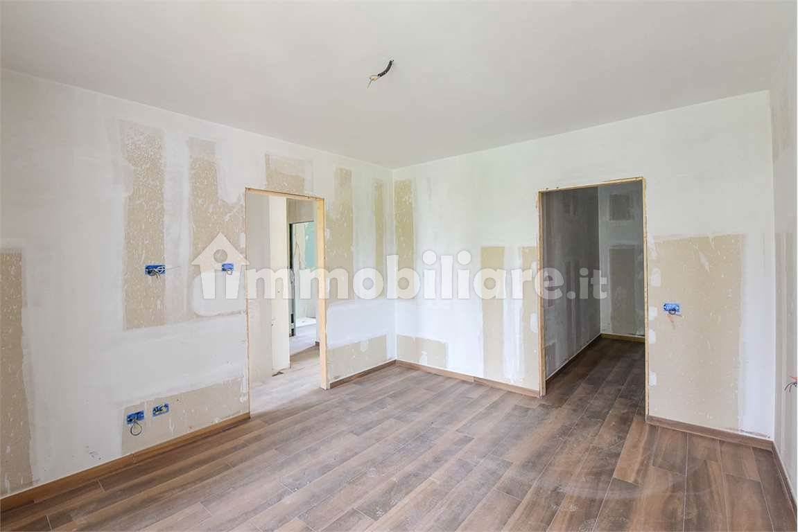 MONGUZZO VILLA SINGOLA CON GIARDINO