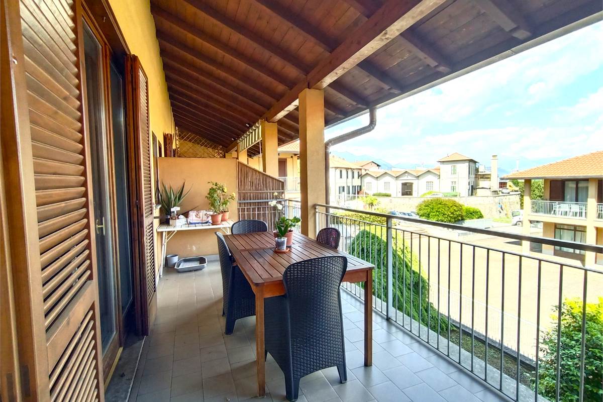 MONGUZZO AMPIO QUADRILOCALE CON TERRAZZO