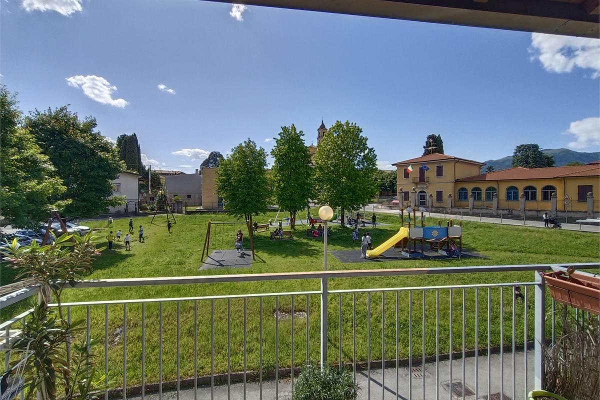 MONGUZZO AMPIO QUADRILOCALE CON TERRAZZO