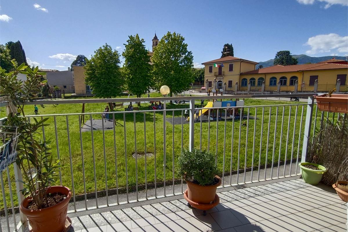 MONGUZZO AMPIO QUADRILOCALE CON TERRAZZO