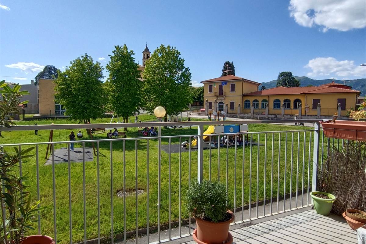 MONGUZZO AMPIO QUADRILOCALE CON TERRAZZO