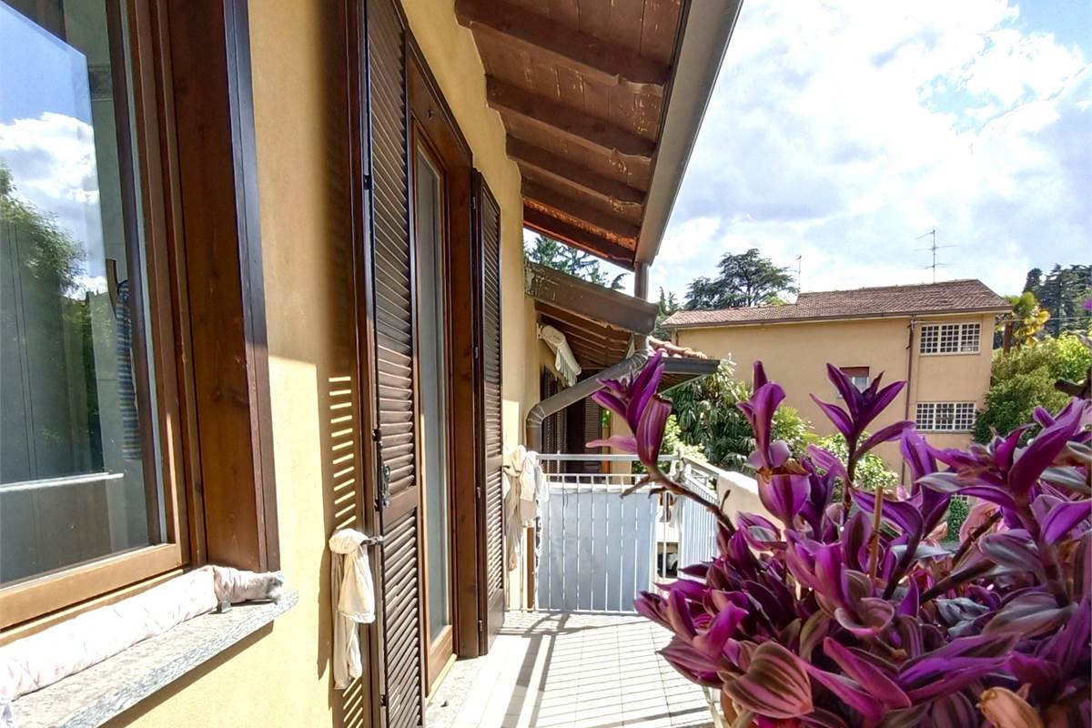 MONGUZZO AMPIO QUADRILOCALE CON TERRAZZO