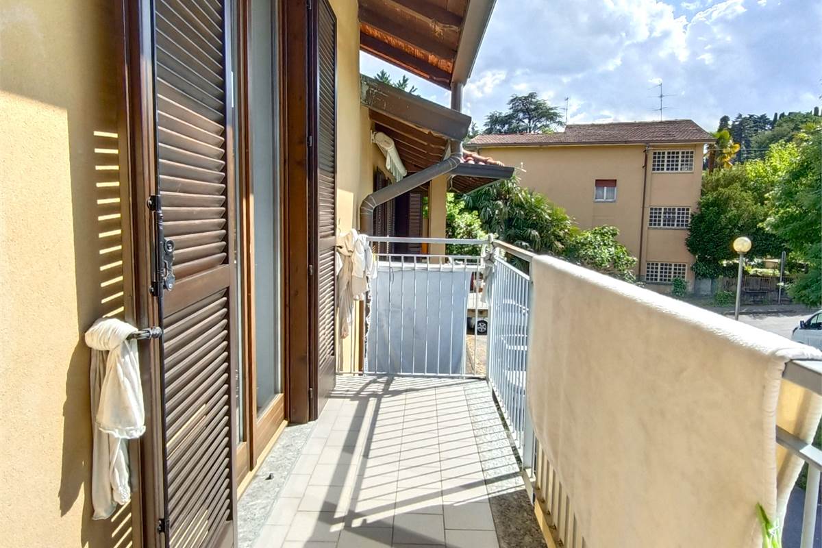 MONGUZZO AMPIO QUADRILOCALE CON TERRAZZO