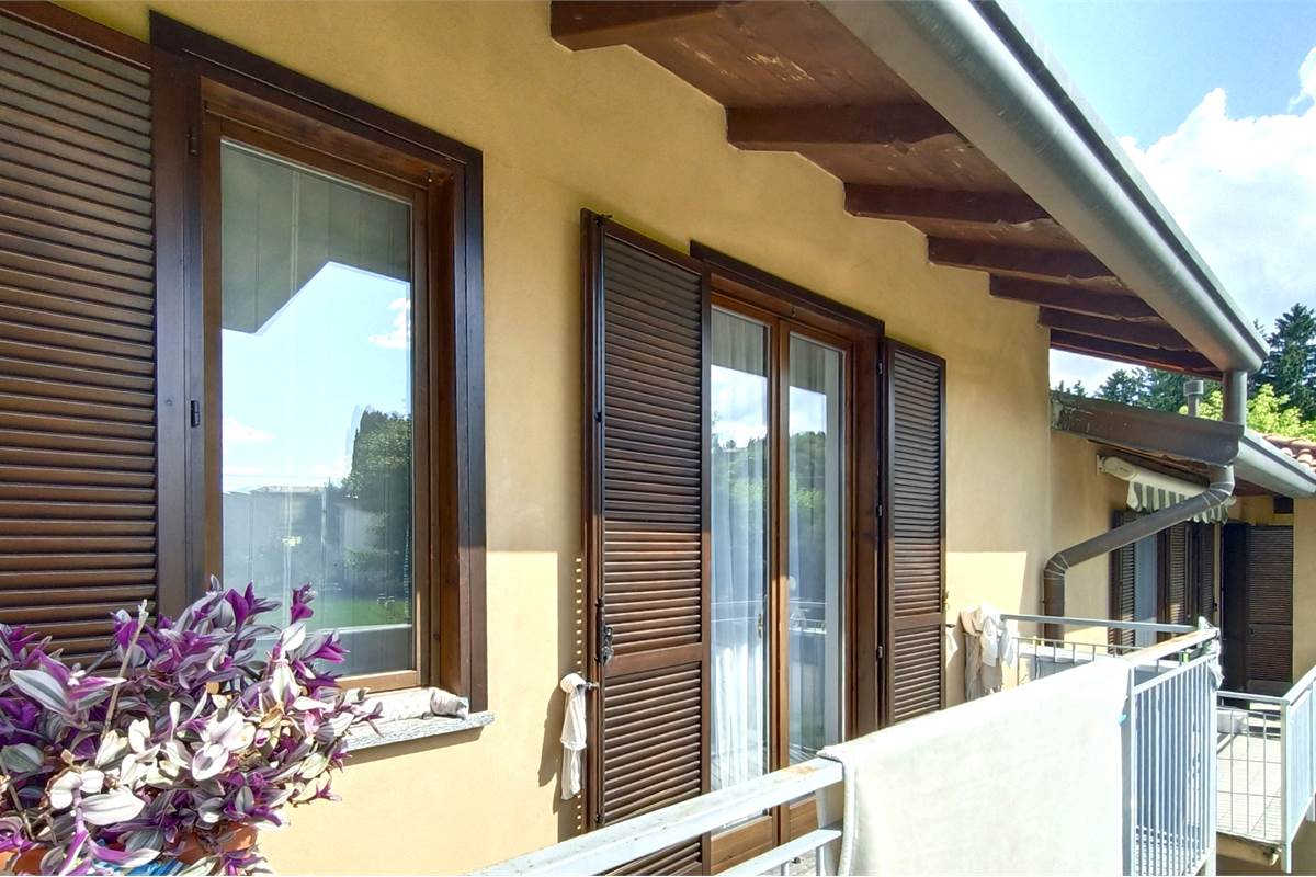 MONGUZZO AMPIO QUADRILOCALE CON TERRAZZO