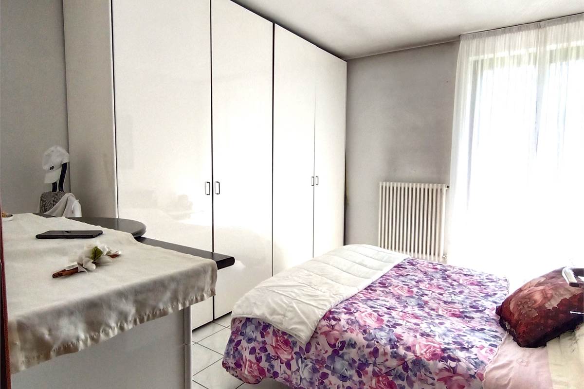 MONGUZZO AMPIO QUADRILOCALE CON TERRAZZO